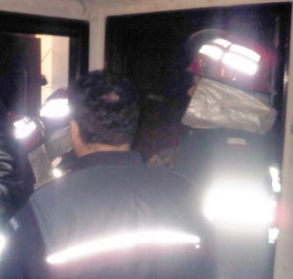 Copil de 3 ani, blocat în casă: pompierii, solicitaţi să intervină